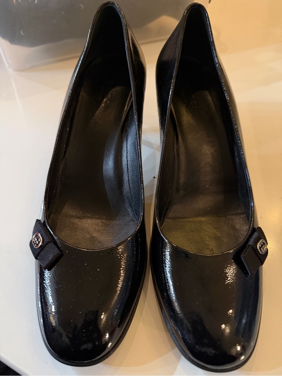 Gucci Shoes - Gucci Black Patent Leather Bow Accent Pumps